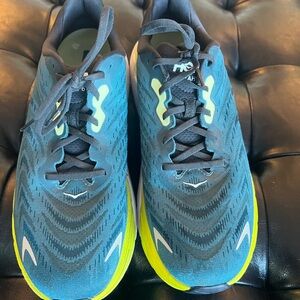 Hoka Arahi Blue and Green Shoes